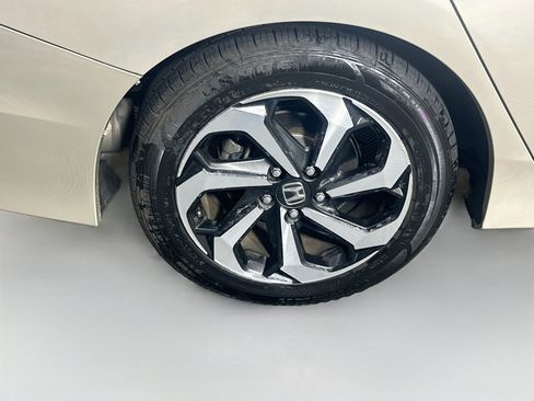 Used 2017 Honda Accord EX image 11
