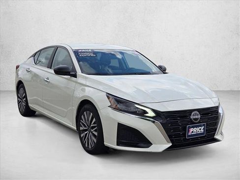 Used 2025 Nissan Altima 2.5 SV image 3