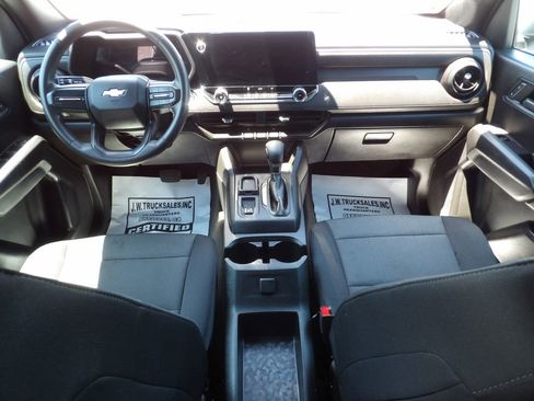 Used 2023 Chevrolet Colorado W/T RWD image 32