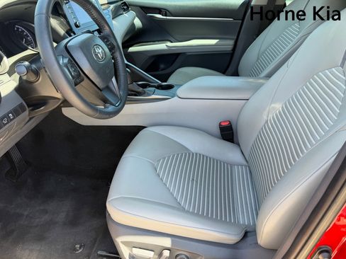 Used 2021 Toyota Camry SE w/ Convenience Package FWD image 18