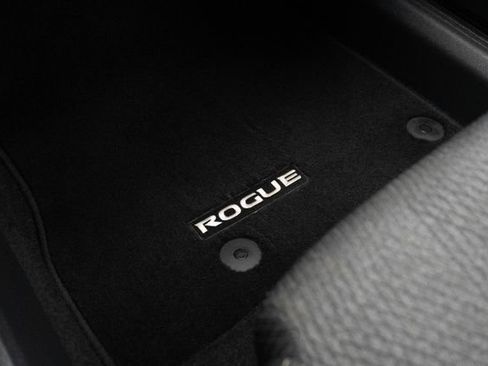 Used 2025 Nissan Rogue SV FWD image 13