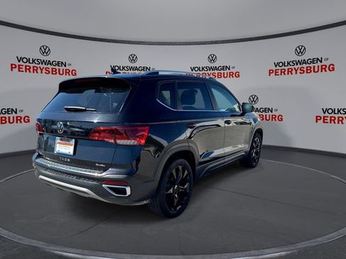 Certified 2023 Volkswagen Taos SE w/ Panoramic Sunroof Package AWD/4WD image 8