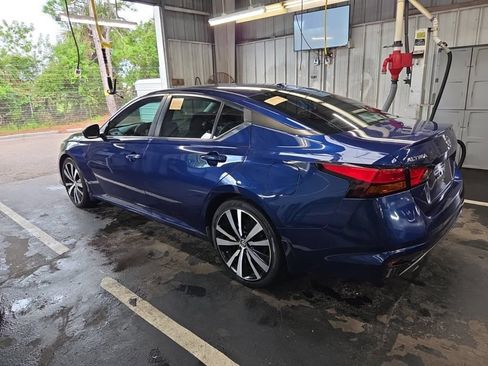 Used 2020 Nissan Altima 2.5 SR w/ Premium Package FWD image 4