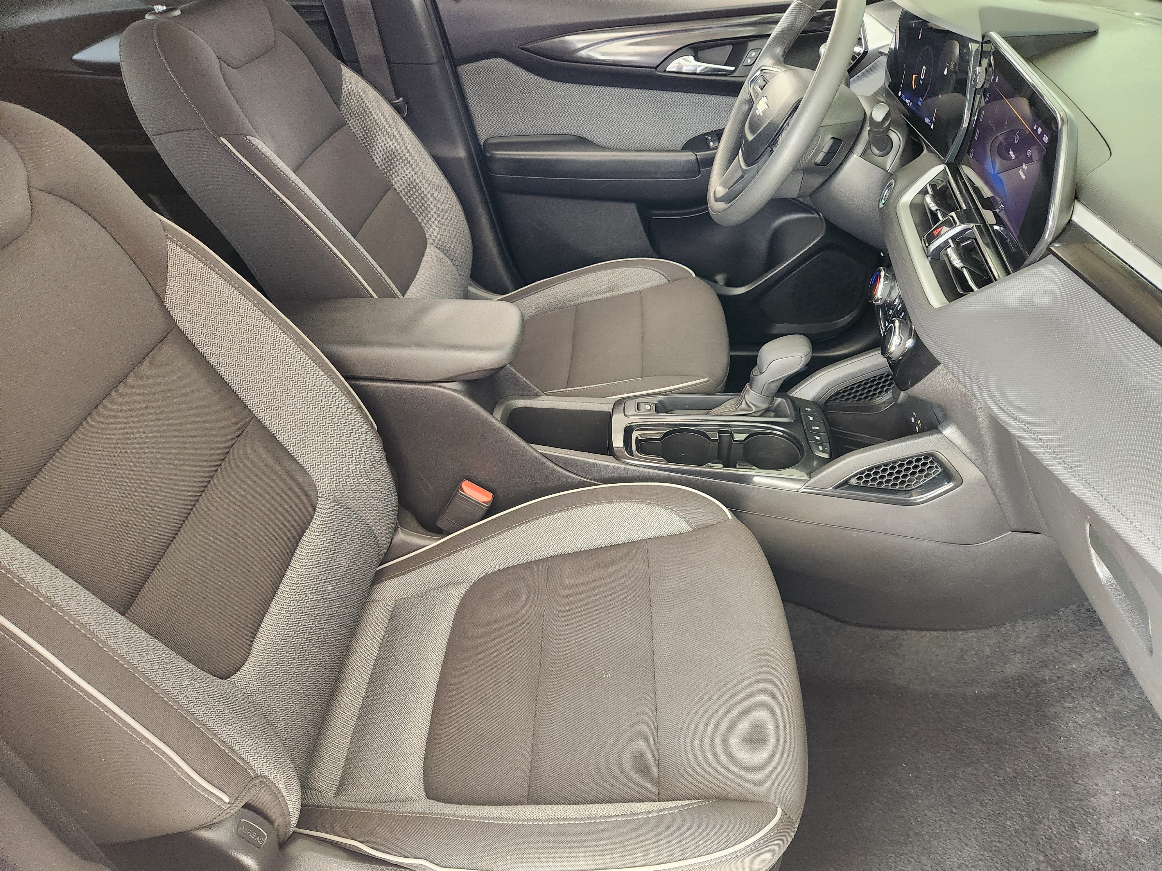 Used 2025 Chevrolet TrailBlazer LT AWD/4WD image 15