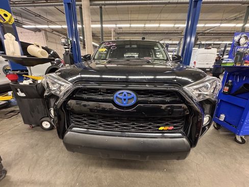 Used 2019 Toyota 4Runner TRD Off-Road Premium image 2
