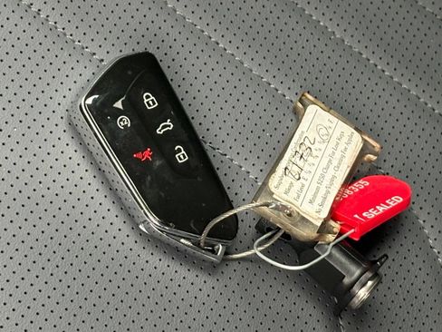 Used 2026 Volkswagen Tiguan SE AWD/4WD image 15