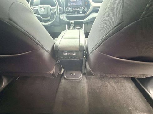 Used 2023 Toyota Highlander L FWD image 32