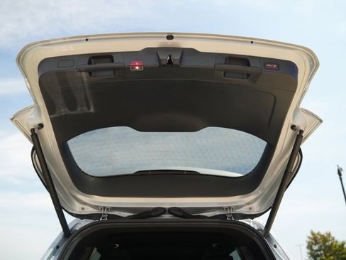 Used 2026 Mercedes-Benz GLB 250 4MATIC image 18