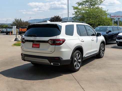 Used 2024 Honda Pilot Touring image 7