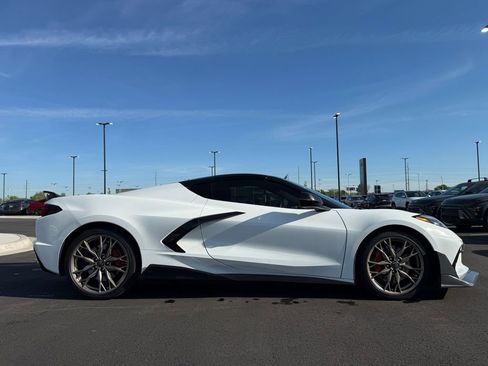 Used 2021 Chevrolet Corvette Stingray Preferred Cpe w/ Z51 Performance Package RWD image 4
