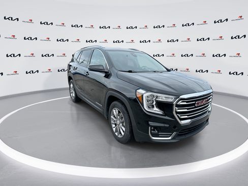 Used 2024 GMC Terrain SLT FWD image 2