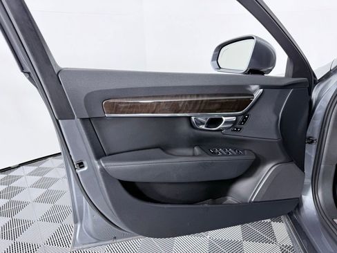 Used 2019 Volvo S90 T6 Momentum image 9