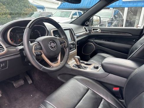 Used 2017 Jeep Grand Cherokee Overland w/ Jeep Active Safety Group image 10