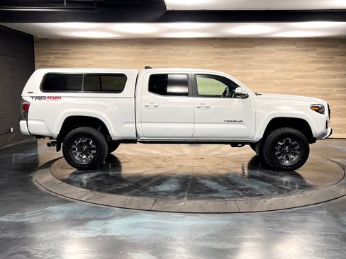 Used 2023 Toyota Tacoma TRD Off-Road w/ TRD Premium Off Road Package image 30