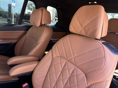 Used 2024 BMW X7 xDrive40i w/ M Sport Package image 16