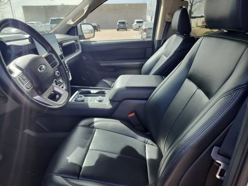 Used 2024 Ford Expedition XLT image 9