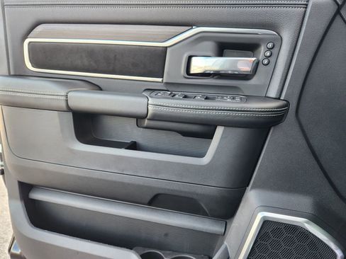 New 2026 RAM 2500 Laramie AWD/4WD image 16