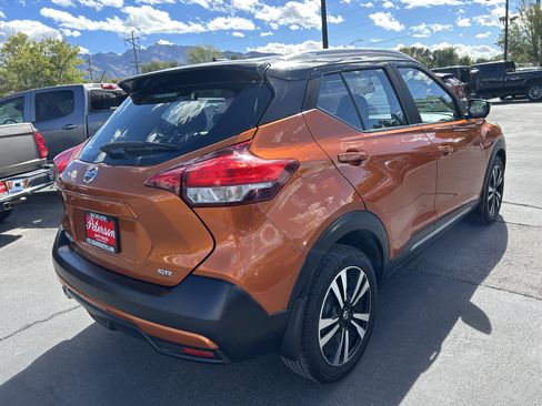 Used 2019 Nissan Kicks SR image 4