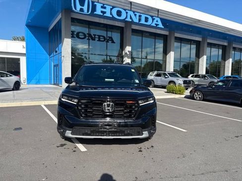 Used 2025 Honda Pilot TrailSport image 3