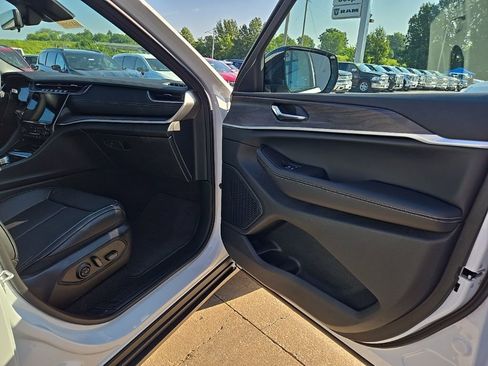 Used 2025 Jeep Grand Cherokee L Limited w/ Luxury Tech Group II AWD/4WD image 80