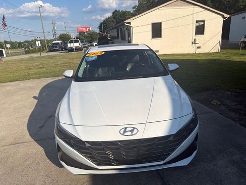 Used 2022 Hyundai Elantra Limited FWD image 6