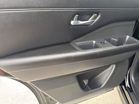 Used 2024 Nissan Pathfinder SL FWD image 25