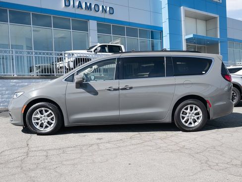 Used 2022 Chrysler Pacifica Touring-L FWD image 8