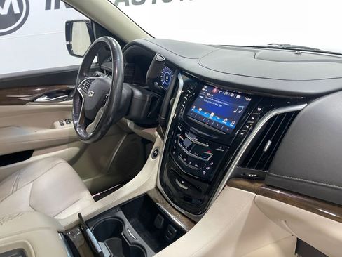 Used 2019 Cadillac Escalade Luxury image 23