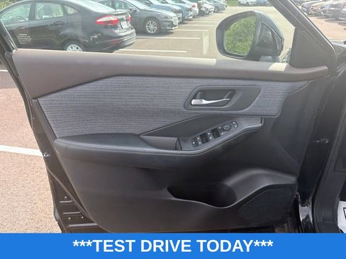 Used 2023 Nissan Rogue SV AWD/4WD image 12