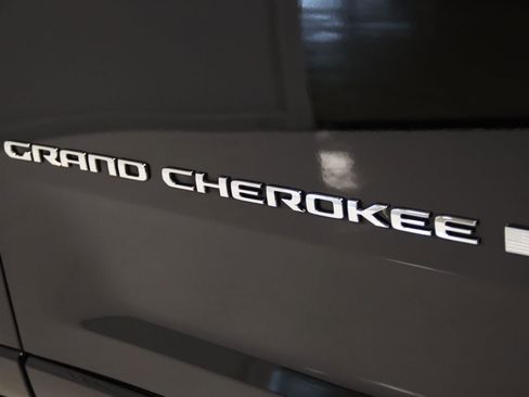 Used 2023 Jeep Grand Cherokee Overland image 14