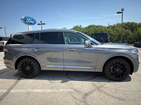 Used 2022 Lincoln Aviator Reserve w/ Equipment Group 201A AWD/4WD image 8