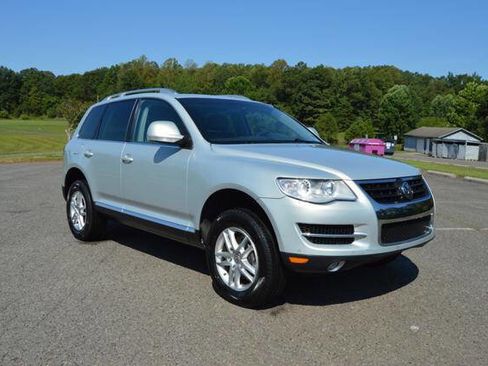 Used 2009 Volkswagen Touareg VR6 image 3