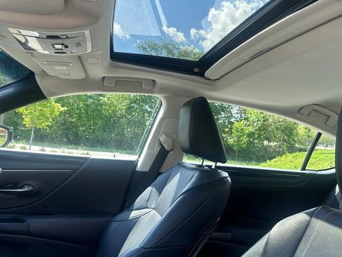 Used 2021 Lexus ES 300h w/ Accessory Package FWD image 11