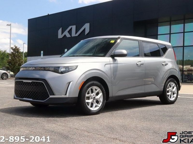 Certified 2023 Kia Soul LX w/ LX Technology Package image 1