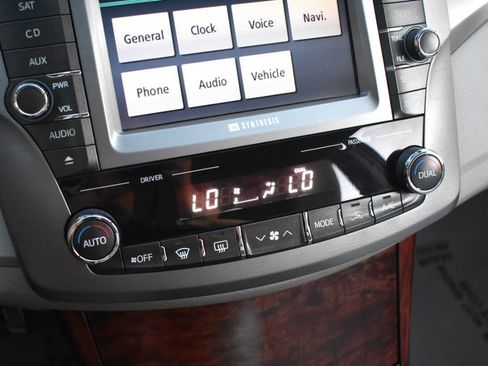 Used 2011 Toyota Avalon Limited image 20