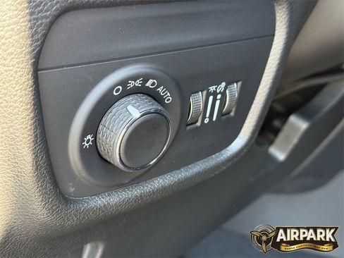 New 2025 Jeep Grand Cherokee Altitude image 19