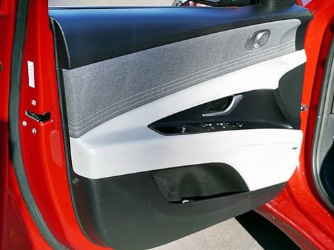Certified 2023 Hyundai Elantra Limited FWD image 23