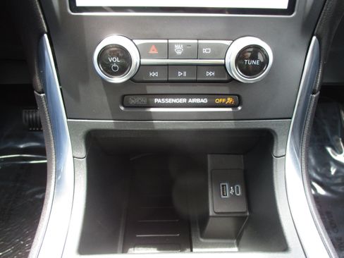 Used 2024 Ford Edge Titanium AWD/4WD image 27