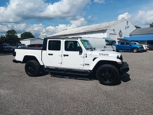 Used 2023 Jeep Gladiator Sport image 10