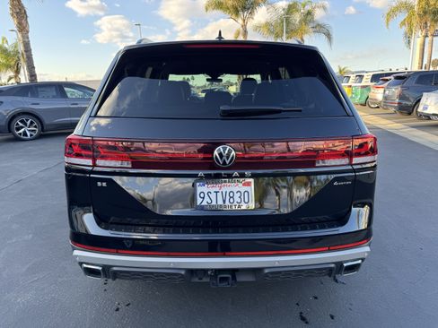 Certified 2025 Volkswagen Atlas Peak Edition SE image 9