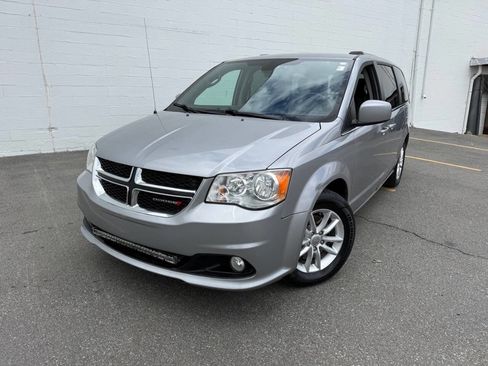 Used 2018 Dodge Grand Caravan SXT FWD image 1