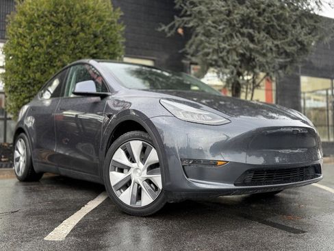 Used 2020 Tesla Model Y Long Range image 8