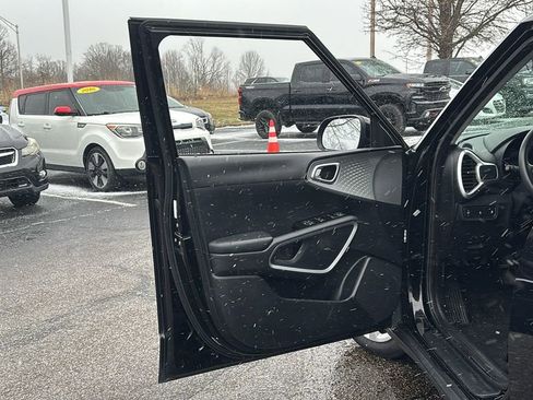 Used 2020 Kia Soul LX image 11