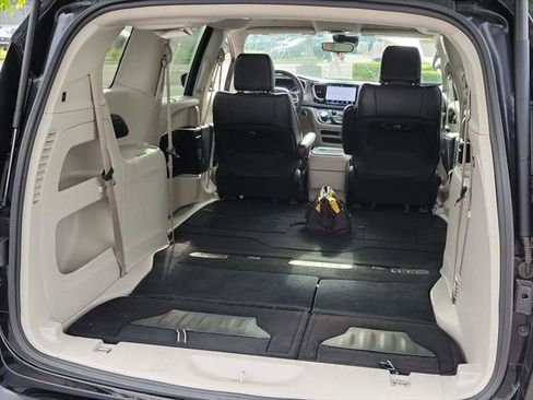 Certified 2024 Chrysler Pacifica Touring-L image 17