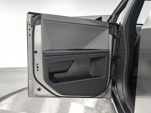 Used 2025 Tesla Cybertruck AWD Crew Cab image 23