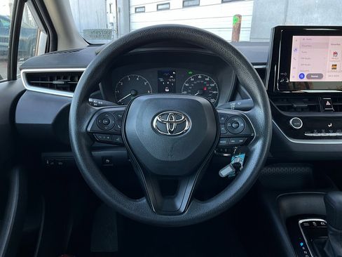 Used 2025 Toyota Corolla LE image 29