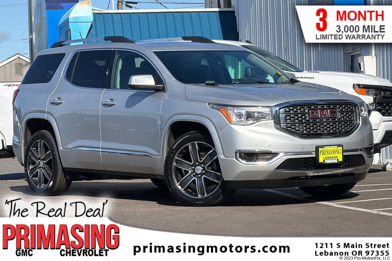 Used 2017 GMC Acadia Denali w/ Technology Package AWD/4WD image 1