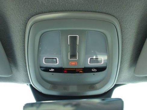 Used 2025 Volvo XC40 B5 Core image 29