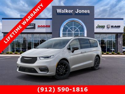 New 2026 Chrysler Pacifica Limited w/ S Appearance Package