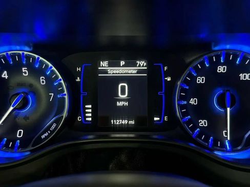 Used 2018 Chrysler Pacifica Touring Plus w/ S Appearance Package FWD image 35